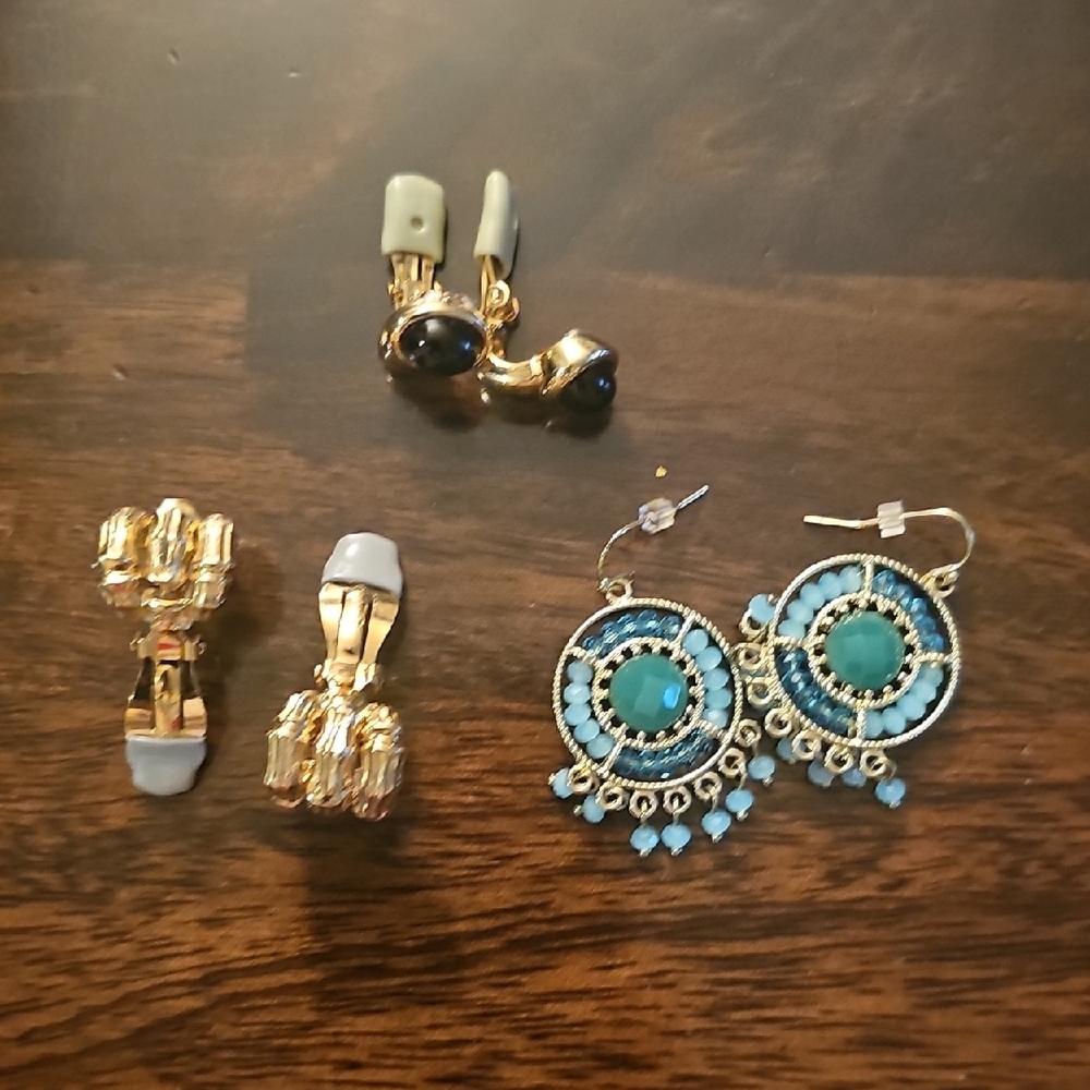Elegant Gold and Blue Earrings Set, Gold Clip On, Black Stone Clip On. 2 CINER